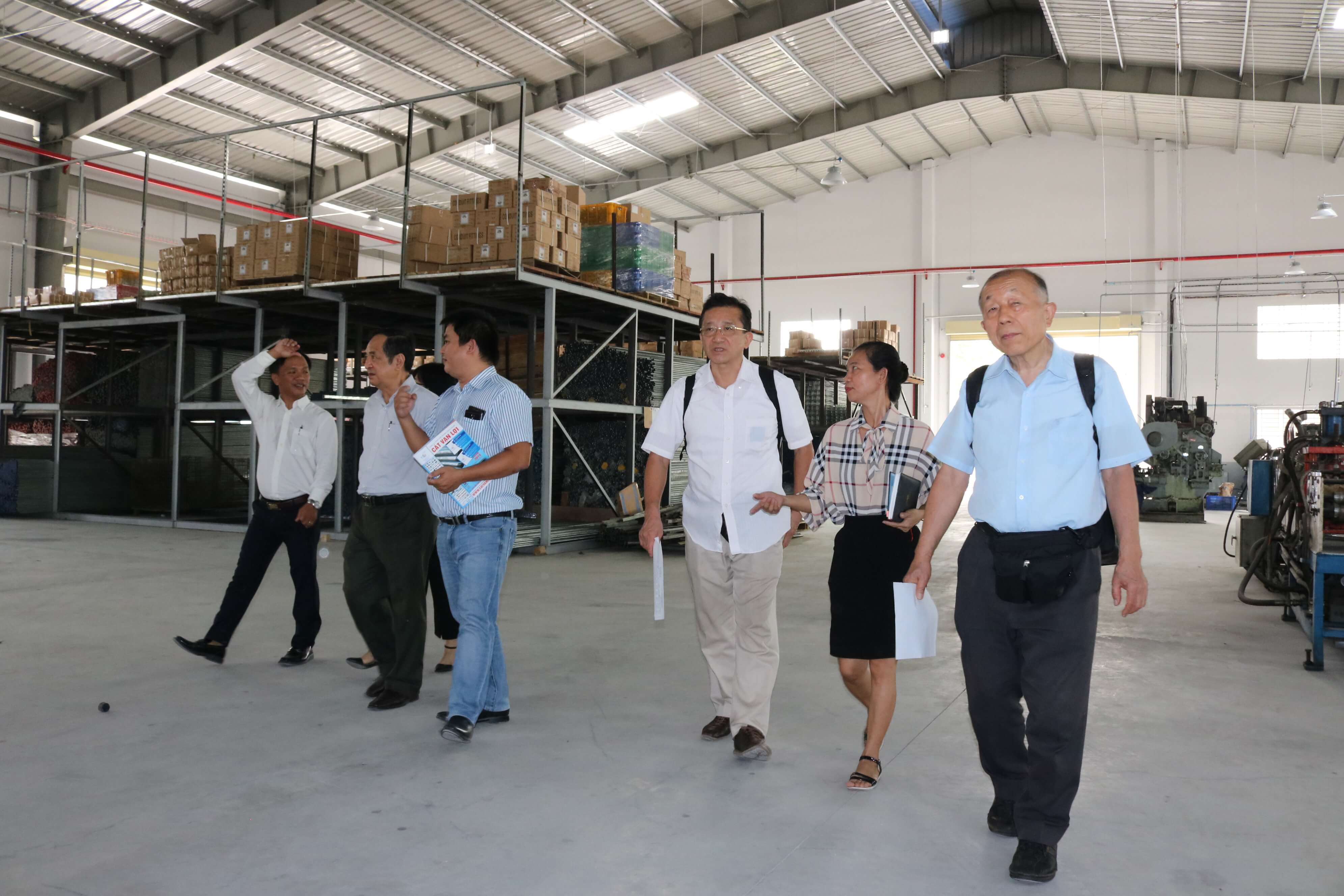 phái đoàn chuyên gia IMT và MPA thăm nhà máy sản xuất ống thép luồn dây điện CÁT VẠN LỢI